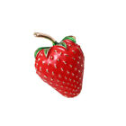 1pc Erdbeer Brosche dekorative Corsage Kleid Brustnadel Schal Schnalle Kleidung