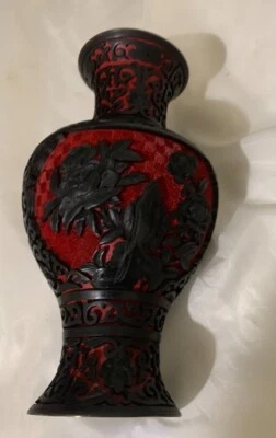 "Jarrón de laca de cinabrio tallado chino vintage rojo y negro con diseño floral 8,5""" Foto 1 de 4