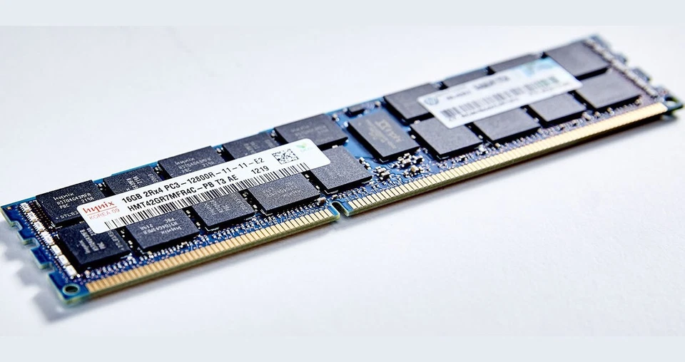 Hynix HMT42GR7MFR4C-PB T8 AE 2Rx4 PC3-12800R-11-11-E2 HP 672612-081 DDR3 ECC - Image 1 of 1