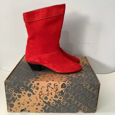 Vintage años 80 B.P. & ME. Botas holgadas de gamuza roja JC Penney,s talla 8B sin usar, en caja Foto 1 de 4