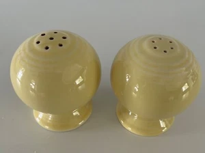 Homer Laughlin Fiesta Ware Ball Salt & Pepper Shakers Yellow (Disc) - Picture 1 of 2