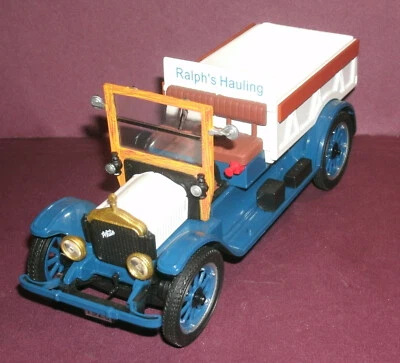 1/32 Scale 1920 White Van Diecast Hauling Truck (6.25") Signature Models 32393 - Image 1 of 4