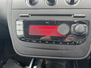 2010 SEAT ALTEA RADIO STEREO CD PLAYER 5P0035153B { READ} - Picture 1 of 8