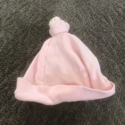 Old Navy 3-6 Mos. Sombrero de cerdo rosa con sonajero en cerdo Foto 1 de 4