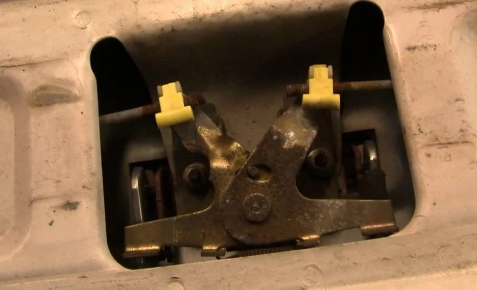 Clipes de haste de alça para tampa de caçamba Mazda B-2300 B-2500 B-3000 e ADEQUADO PARA FORD TG20 - Imagem 1 de 4