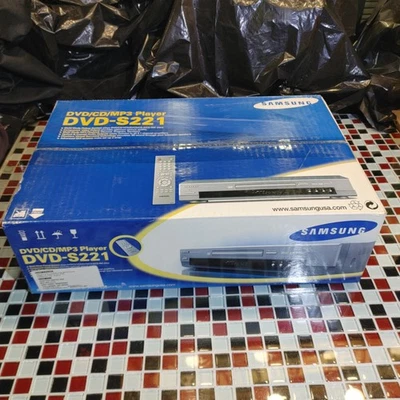 NEW IN BOX ~ Samsung DVD/CD/MP3 Player DVD-S221 - Image 1 of 4