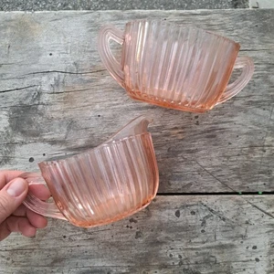 Vintage 2 Stück Rosa Anchor Hocking Vertiefung Glas Milchkännchen Zucker Milchkännchen 2er Set - Bild 1 von 6