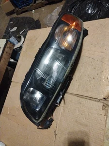 2001 Volvo S60 Driver Headlight - Picture 1 of 4