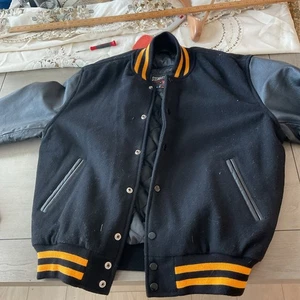 Vintage STEWART & STRAUSS Letterman’s VARSITY BLACK & YELLOW STEELERS M Size - Picture 1 of 15