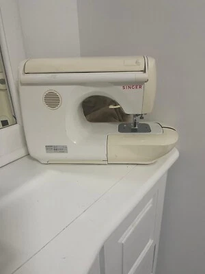 Singer Quantum XL-1000 Sewing Machine - Image 1 of 4
