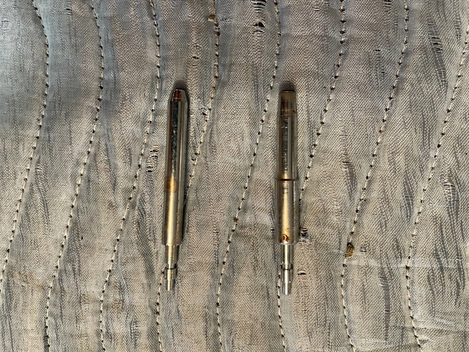 Dodge Charger 1969 parasol montaje perno varilla soporte conjunto par B-body fotos de stock Foto 1 de 4