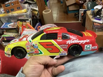 1997 Toy Biz NASCAR 1:18 Rumble  Roar Racer Kellogg's Terry Labonte - Loose - Image 1 of 4