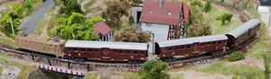 Treno completo e424 e 3 vagoni di II classe tipo 1951 scala Z. 1:220 - Photo 1/6