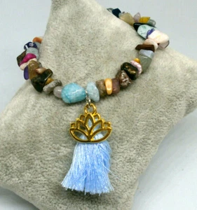 Pulsera "Chips de piedras naturales" charms de flor de loto en dorado - Imagen 1 de 5