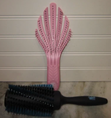 Wet Brush Go Green Curl Detangler Pink and Wet Brush Smooth/Shine Round Brush Bl - Image 1 of 4