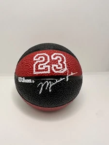 VINTAGE 1997 MICHAEL JORDAN #23 CHICAGO BULLS WATCH BASKETBALL CASE - Picture 1 of 5