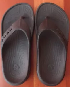 Crocs Black Flip Flops Youth J 1 - Picture 1 of 12