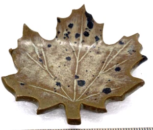 4" Braun & Schwarz Keramik Blatt Schale Schmuck Süßigkeiten Butter Pat Handarbeit - Bild 1 von 9