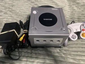 Consola Nintendo GameCube Plateada + Base y Mando Gameboy Player - Imagen 1 de 7