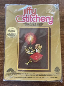 Kit ricamo vintage Jiffy Stitchery Crewel "Studio a lume di candela" nuovo vecchio magazzino - Foto 1 di 2