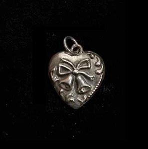 Victorian Double SIded Bow ti Heart Vintage Sterling Silver Puff Heart Charm - Picture 1 of 3