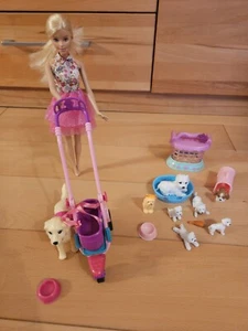 Barbie Puppe Mattel 2009 mit laufendem Hund und Wagen + viele kleine Hunde - Bild 1 von 3