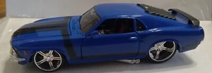 MAISTO 1970 FORD MUSTANG BOSS 302 1:24 BLUE PREOWNED - Picture 1 of 13