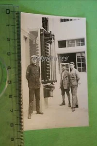 tolles altes Foto - Drei Männer an mir unbekannter Technik ??? - Picture 1 of 1