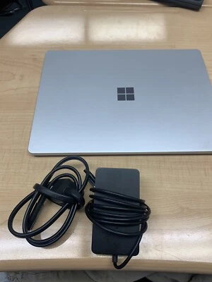 Microsoft Surface Laptop 13.5'' (128 GB, Intel Core i5 7th Gen., 4 GB) -... - Image 1 of 3