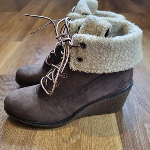 Womens Timberland Boots Dark Brown Suede Wedge Heel Lace Up Size 6 - Picture 1 of 7