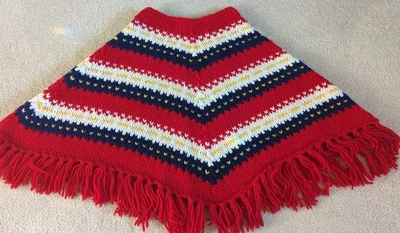 Poncho Vintage Años 60 70 Rojo Blanco Azul Hecho a Mano Crochet Abuela Flecos Hippie Boho * Foto 1 de 4
