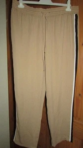 New Look beige Hose mit gestreiften Seiten / Stretchbund / Seitentaschen Gr. 18 - Bild 1 von 1