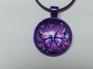 Hübsche lila Schmetterling Halskette aus Glas & Metall #2 - Bild 1 von 2