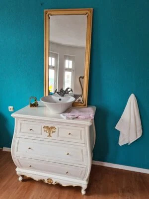 BADMÖBEL-SET KOMMODE SPIEGEL WASCHTISCH HOLZ WEISS-GOLD BAROCK-STIL - Bild 1 von 4