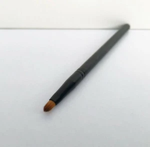 1x MAC 211SE Pointed Liner Brush, Medium Size, Brand New! - Foto 1 di 6