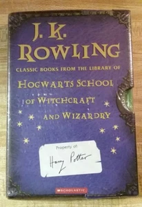 LIBROS CLÁSICOS DE LA BIBLIOTECA DE HOGWARTS ESCUELA DE BRUJERÍA Y HECHICERÍA  - Imagen 1 de 3