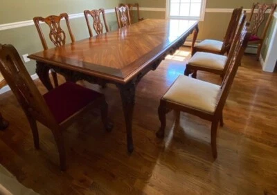 Antigua mesa de comedor estilo Chippendale y 10 sillas - talladas a mano Foto 1 de 4