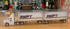Tonkin TNS 1/87 Freightliner Cascadia Daycab Swift Transport mit 28 Doppeln - Bild 1 von 6