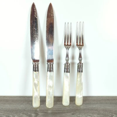 Juego de 4 cuchillos y tenedores Mappin y Webb - ¿enchapados en plata y madreperla? Inseguro Foto 1 de 4
