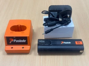 1 CARICABATTERIE PASLODE ORIGINALE BASE/BATTERIA/COPIA ADATTATORE ACDC TUTTO FUNZIONANTE LOTTO 38 - Foto 1 di 1