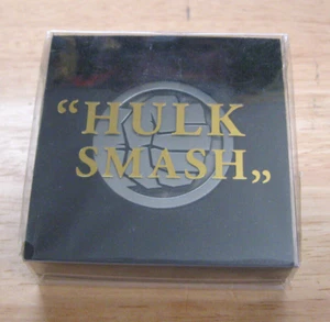 Disney Store Japan ~ Marvel Avengers ~ Incredible Hulk Emblem Logo Pin - Picture 1 of 1