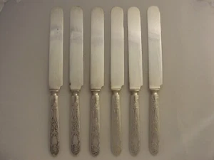 6 ANTIQUE LA VIGNE 1908 SILVER PLATE SOLID HANDLE KNIVES LOT *202 - Picture 1 of 10