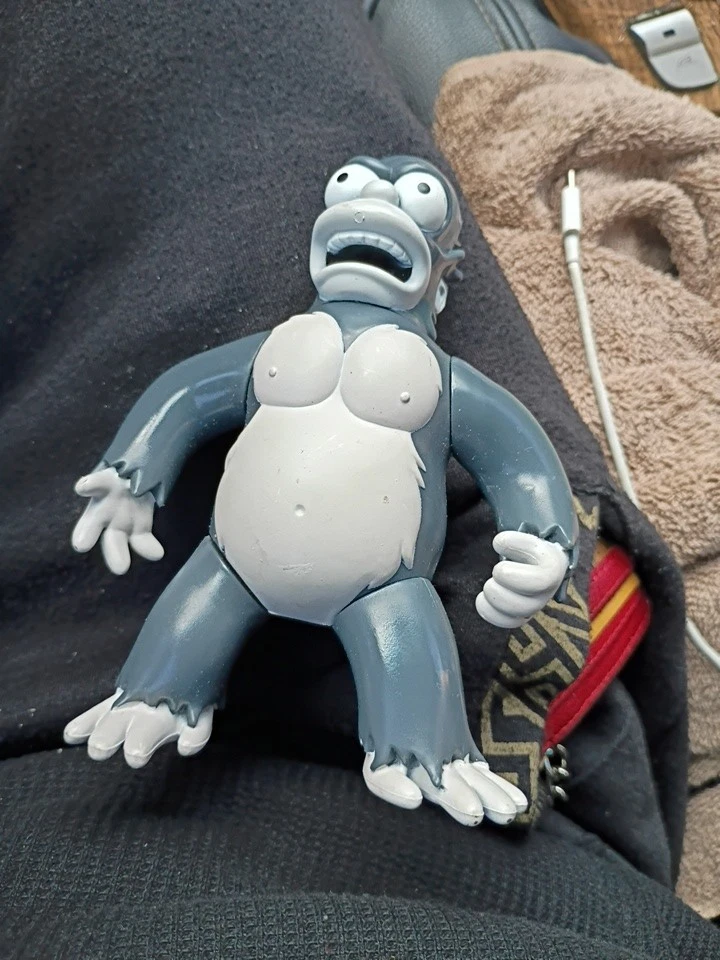 Homero como King Kong Simpsons Treehouse of Horror Cementerio Springfield Foto 1 de 1