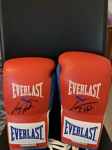 Larry Holmes Signed Pair Of Boxing Gloves Everlast Powerlock 10oz REAL Gloves - Picture 1 of 2
