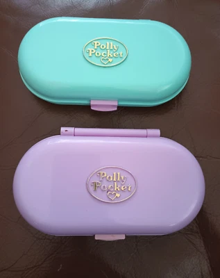 1992 POLLY POCKETS BLUEBIRD STAMPIN' SCHOOL & BABYSITTING COMPACT PLAYSETS LOT 2 - Image 1 of 4