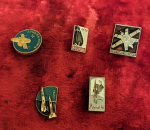SET USSR SOVIET RUSSIAN PIN BADGE SPACE Intercosmos SOYUZ APOLLO USSR USA 5 pcs - Picture 1 of 9