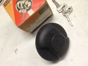OH006 006 H TAPPO C/CHIAVE VW 1200 1300 DERBY POLO AUDI 50 100 NUOVO A SCATTO - Picture 1 of 1