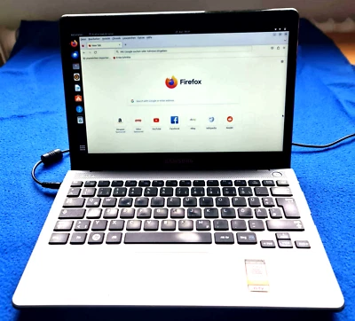 Notebook Samsung NP305U1A-A01DE mit Netzteil und Tasche - Bild 1 von 4