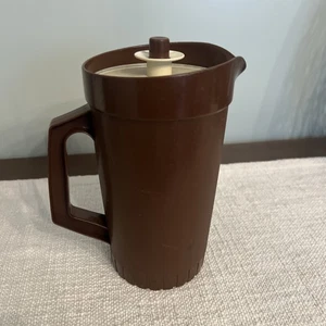Vintage Brown 874-14 Tupperware Pitcher - 1 Qt. with Lid - Picture 1 of 3