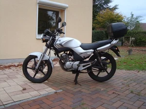 Yamaha YBR 125 RE05 Silber - Bild 1 von 3